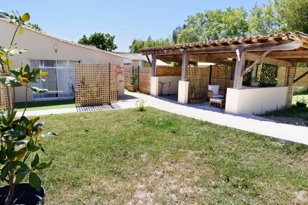 lecocondelily-jardin-treillis-bois